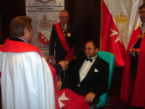 Ladislav Nádasit lovaggá üti HEH Sir José Cosmelli de Veiga gróf, a rend nagymestere