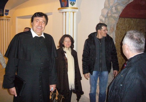 László atya, Lady Popper Anna, Sir Popper Ádám, Sir Popper György