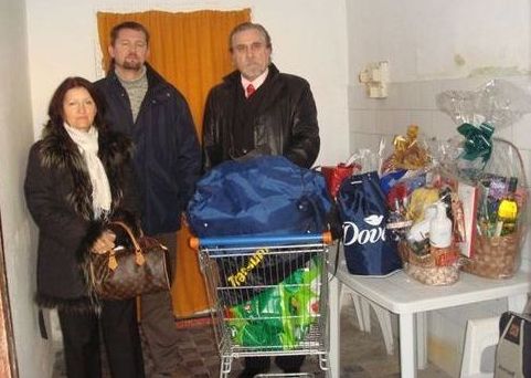 Rendünk képviselői az ajándékok egy részével